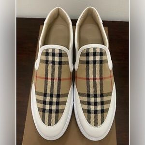 Burberry Sneakers New In Box - Sz 40 ((10)